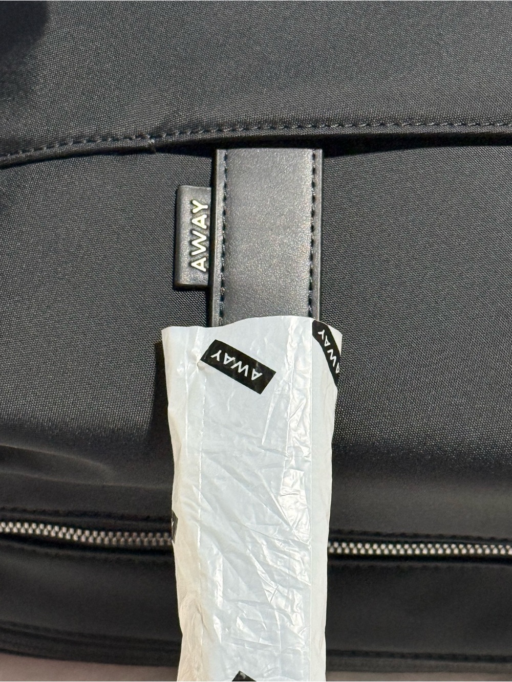 BNWT Away Travel Set Everywhere Bag Small Toiletry Bag S’well Bottle Set Black - Picture 4 of 12